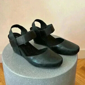 Pierre Dumas black wedge sandal